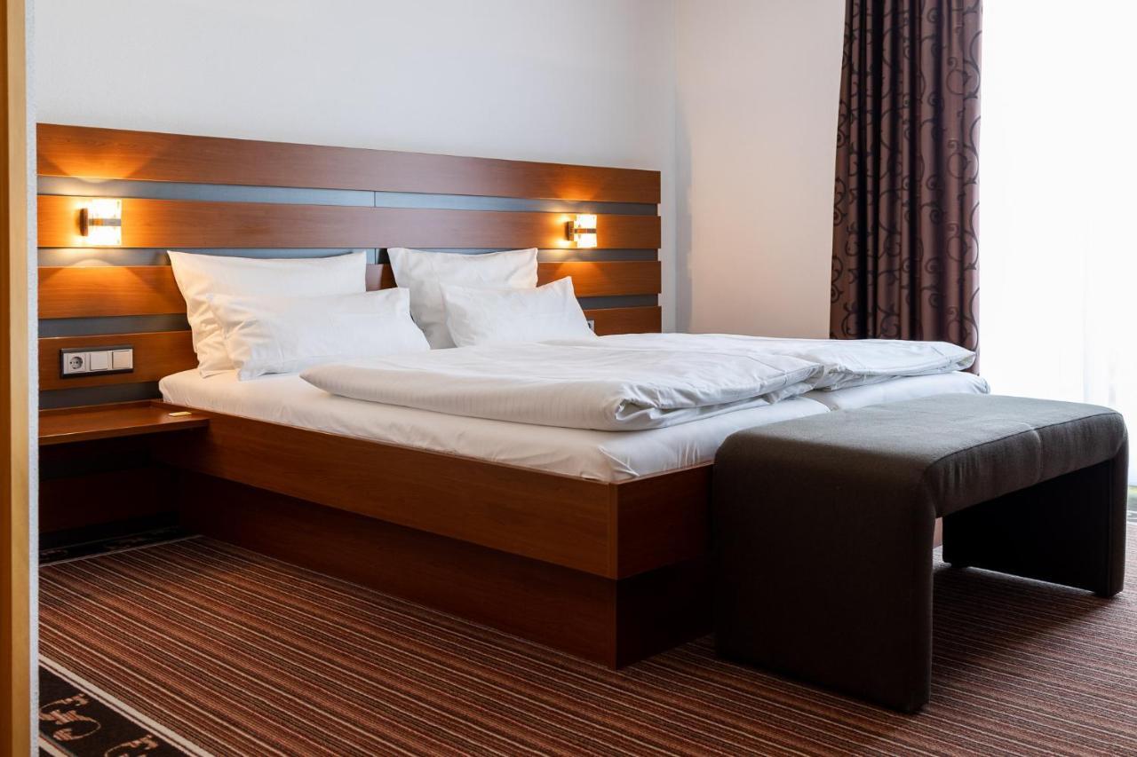 Ringhotel sKreuz Steinheim am Albuch Bagian luar foto