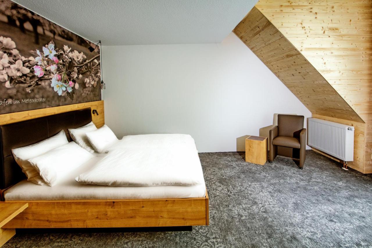 Ringhotel sKreuz Steinheim am Albuch Bagian luar foto