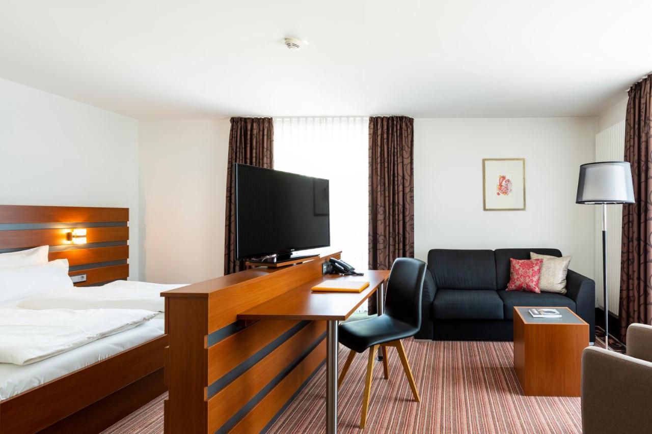 Ringhotel sKreuz Steinheim am Albuch Bagian luar foto
