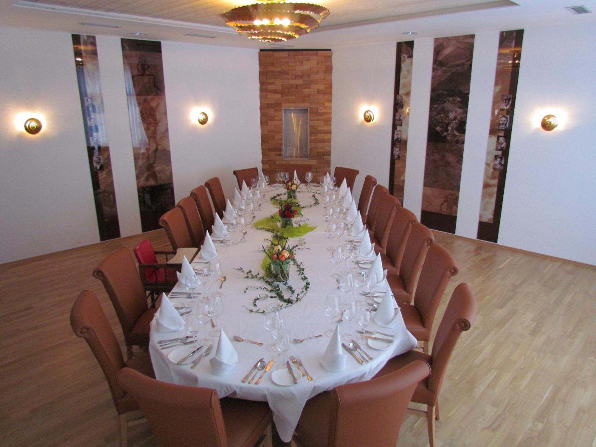 Ringhotel sKreuz Steinheim am Albuch Bagian luar foto